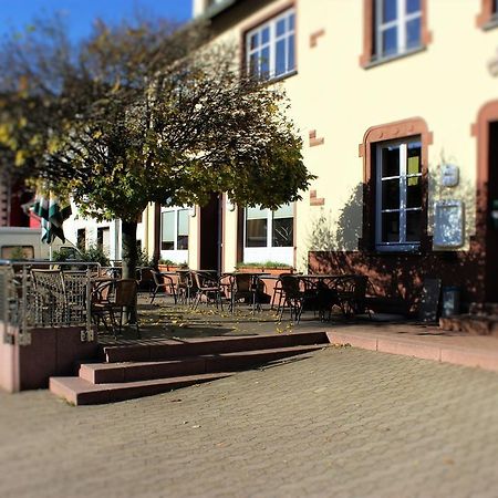 Hotel Restaurant Zum Schlossberg 바뎀 외부 사진