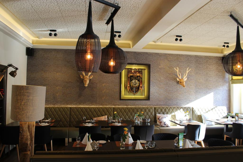 Hotel Restaurant Zum Schlossberg 바뎀 외부 사진